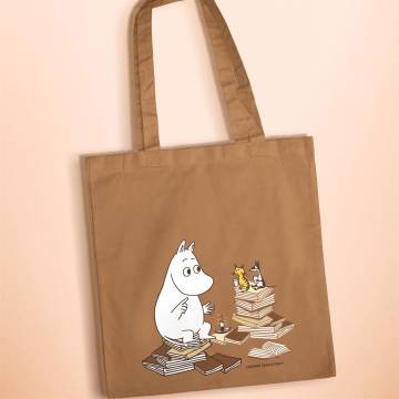 Vaaleanruskea Moomintroll and books Tote bag