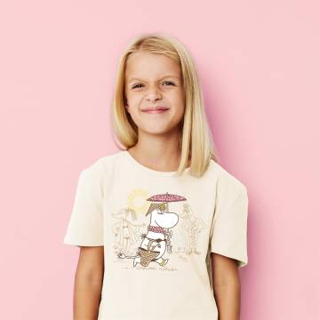 Natural Snorkmaiden on the beach Kids T-shirt